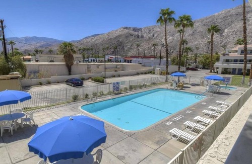Warm Sands Apartment | 1 Queen Bed|Palm Springs, CA