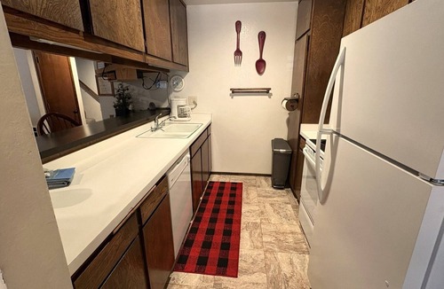 Mammoth Lakes Condo | 108 Standard by RedAwning