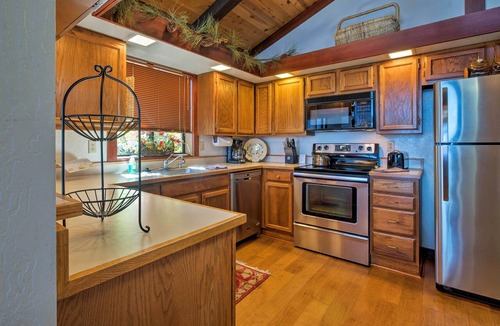 Dollar Point Condo | 11 Mi to Palisades Tahoe: Lakefront Home w/View!