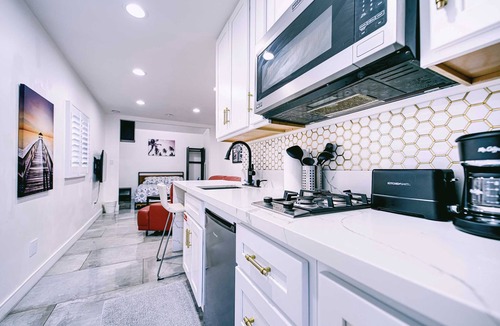 Santa Ana Apartment | 114D - Compact Studio - Couples Retreat