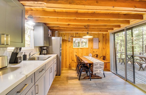 Long Barn Cabin | 15 Mi to Ski Resort: Cozy Cabin Near Long Barn!
