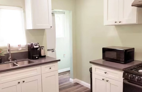 Alhambra House | 1519-Prime location 2-bedroom, 1-bath a King-sized bed and a private entrance!