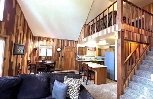 Long Barn Cabin | <15min to Dodge Ridge. Cozy cabin with game room, fire pit and wifi!