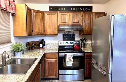 Long Barn Cabin | <15min to Dodge Ridge. Cozy cabin with game room, fire pit and wifi!