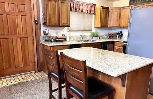 Long Barn Cabin | <15min to Dodge Ridge. Cozy cabin with game room, fire pit and wifi!