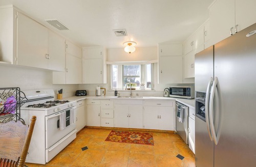 Woodlake House | 19 Mi to Sequoia Nat’l Park: Mtn-View Woodlake Gem