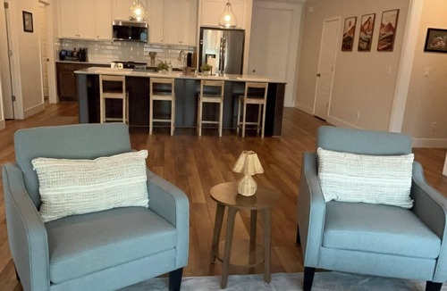 Visalia House | 1bd House near Sequoias & local amenities