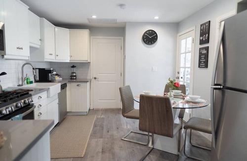 Grandview House | 1BR *HOUSE* in GLENDALE with PRIVATE FENCED YARD (p55)