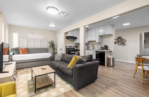 The Villas Apartment | 1BR Short Walk to Santana Row