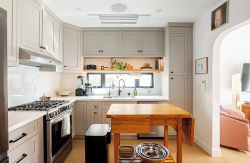 Los Angeles House | 1BR Spanish Bungalow/Luxury Vintage Charm & Walkable/EV Charger