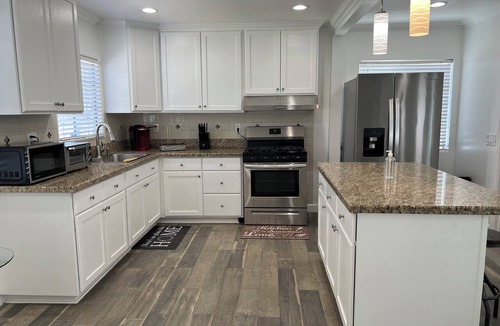 Anaheim Resort House | 2.9 mi-Disney/Ca Adventure 3.2