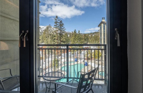Mammoth Lakes Apartment | 2 BDR Family Resort Condo with Pool Lounge & Mountain Views