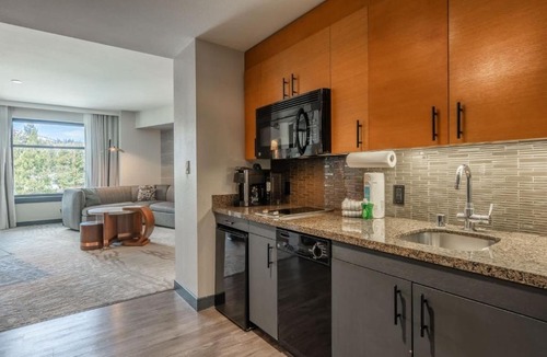 Mammoth Lakes Apartment | 2 BDR Family Resort Condo with Pool Lounge & Mountain Views
