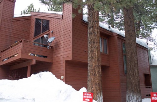 Mammoth Lakes Condo | 2 Bedroom 2 bath end unit pet friendly condo in the