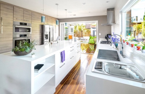 Mar Vista House | 2 bedroom, 2 bathroom, modern, house with large backyard and patio