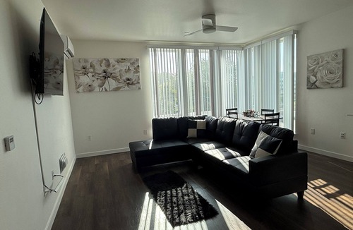 Old San Leandro Apartment | 2-bedroom apartment in peaceful San Leandro with AC, WiFi