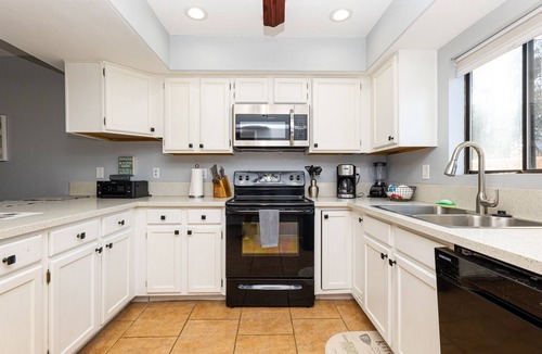 Bullhead City Condo | 2-bedroom condo just 17 minutes from Harrah's Laughlin Casino