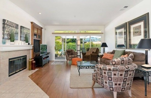 Mission Viejo Condo | 2 Bedroom Condo L-596458 by Houzlet