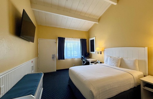 Downtown Monterey Cabin | 2 Bedroom Family Suite at Ocean-Side Property!