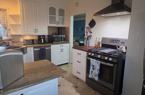 Oakland House | 2-bedroom Oakland Hills Getaway with a View!