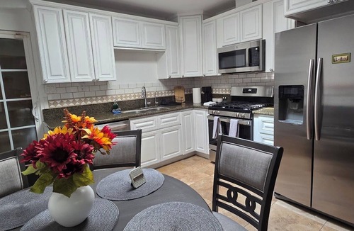 Norwalk Apartment | 2-bedroom studio in Norwalk with AC and comfort close to mayor theme parks