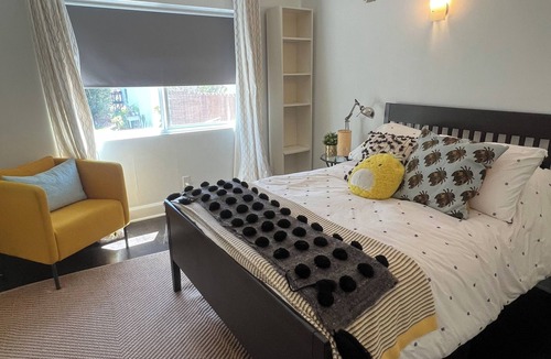 Mid City House | 2-bedroom townhome in lovely Los Angeles with AC