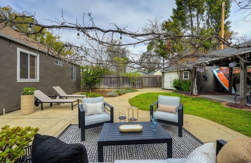 Folsom House | 2-bedroom vintage bungalow in historic Folsom