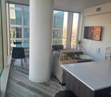 Wilshire Center Apartment | 2 Bedroom with City Views