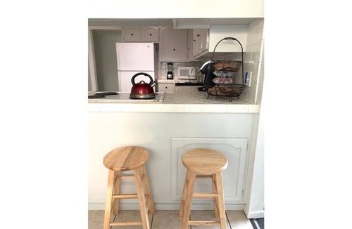 Raisin House | 2 Bedrooms by Fresno Airport