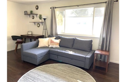 Raisin House | 2 Bedrooms by Fresno Airport
