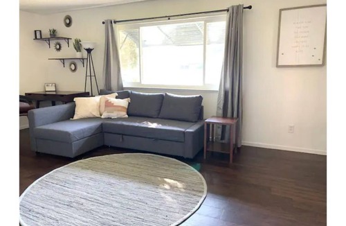 Raisin House | 2 Bedrooms by Fresno Airport
