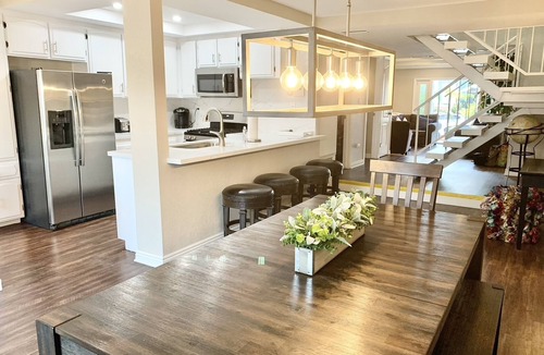 Huntington Beach House | 2 BLOCKS TO BEACH, CENTRAL AC, DOGS ALLOWED, WALKING DISTANCE TO PIER, HOT TUB