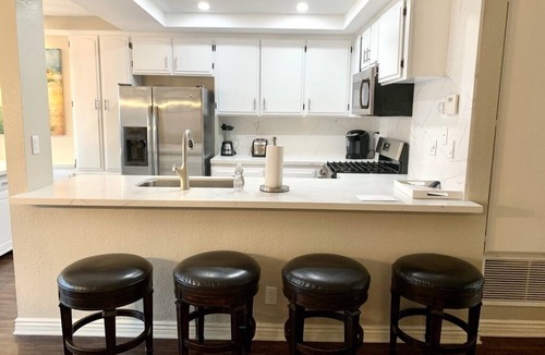 Huntington Beach House | 2 BLOCKS TO BEACH, CENTRAL AC, DOGS ALLOWED, WALKING DISTANCE TO PIER, HOT TUB