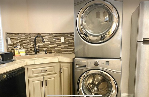 Greenacres House | 2 BR Guest House w/Private Parking in a Beautiful Almond grown Bakersfield City