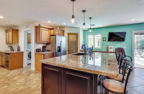 Lake Havasu City House | 2 Casitas! Luxe Group Getaway, 3 Mi to Lake Havasu