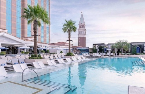 Las Vegas House | 2 Connecting Suites at a 5⭐️ Hotel
