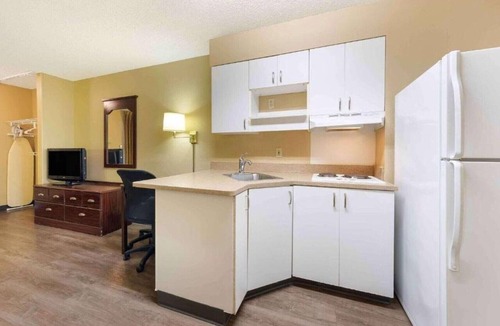 Raisin Apartment | 2 Full Beds | Mobil Access Tub Nsmk Kitchen