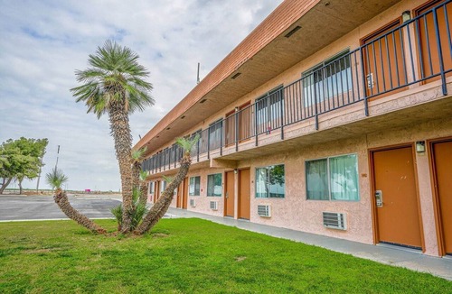 Buttonwillow Apartment | 2 Full Beds Non-Smoking