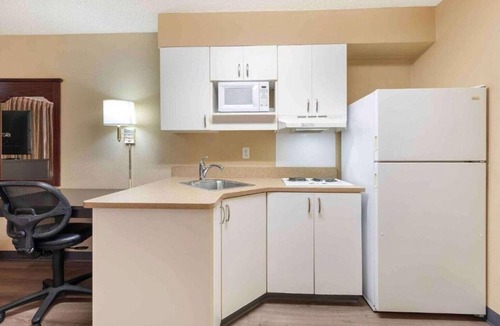Raisin Apartment | 2 Full Beds | Non-Smoking, Kitchen