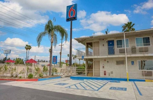 San Bernardino Apartment | 2 Full Beds | Smoking, Mini Fridge
