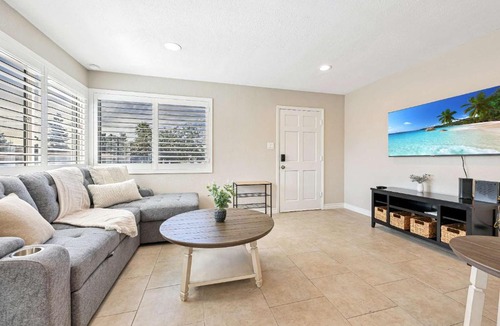 Linda Vista House | 2 Homes in 1 Sleeps 18 10 Min to Zoo and Beach