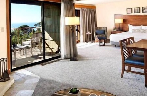 Carmel Highlands Resort | 2 Hyatt Club Carmel , Comfy Beds, Spa, Concierge