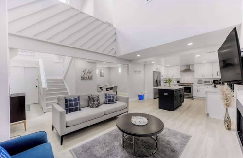Menlo Park Condo | 2 Luxury Townhouses near Meta & Stanford - 493 & 497