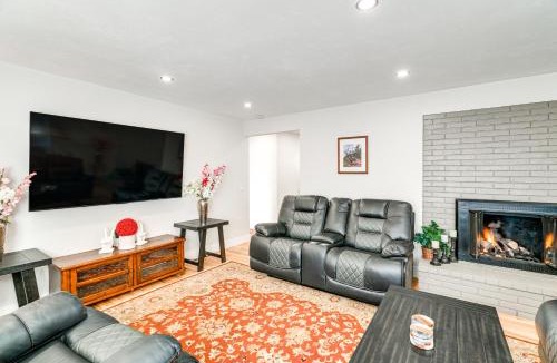 Del Rey Oaks House | 2 Mi to Beach: Home w/Patio in Del Rey Oaks!