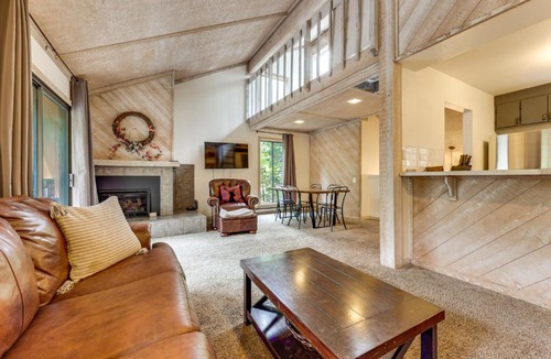 Shaver Lake House | 2 Mi to Dorabella Cove: Dog-Friendly Townhouse!