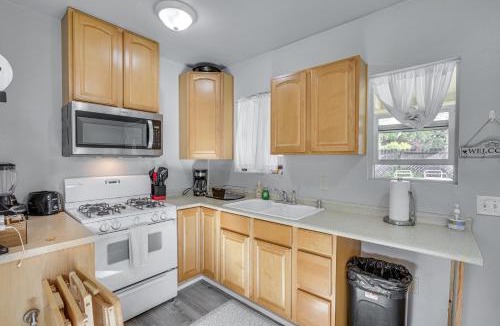 Atascadero House | 2 Mi to Dtwn Atascadero! Cozy Cottage w/Yard