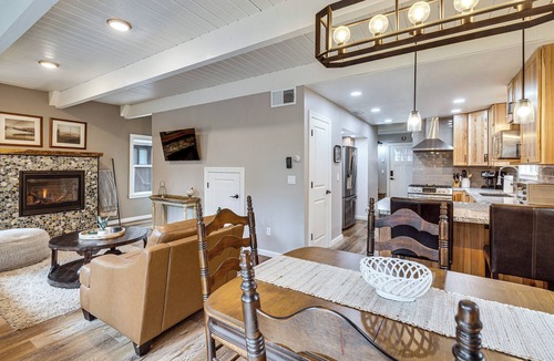 Incline Village Cabin | 2 Mi to Lake Tahoe! All-Season Extended Getaway
