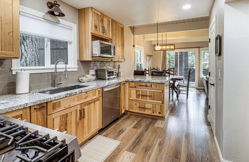 Incline Village Cabin | 2 Mi to Lake Tahoe! All-Season Extended Getaway