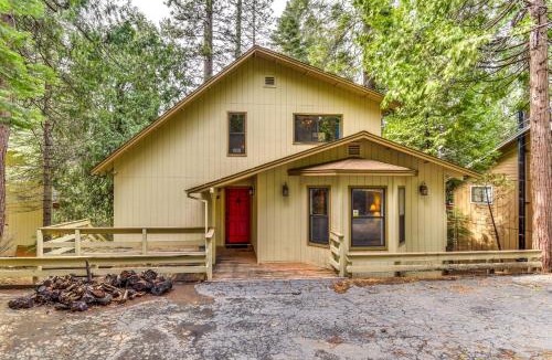 Mi-Wuk Village House | 2 Mi to Mi-Wuk Village: Cabin w/Large Deck