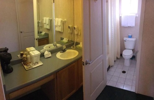 Fresno Hotel | 2 Queen Bed Suite Room